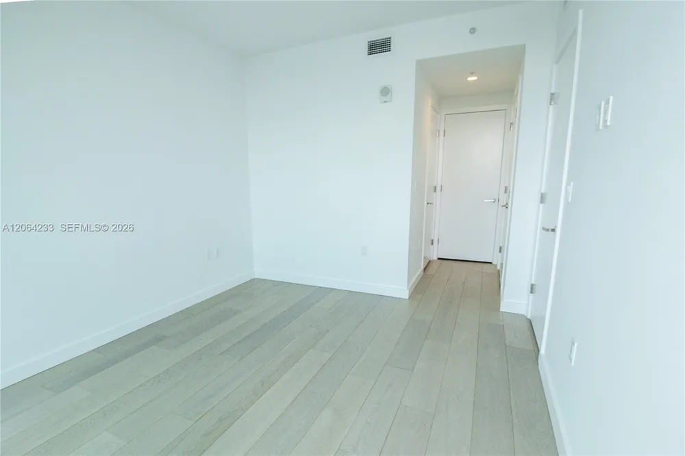 9221 E Bay Harbor Drive #307 Bay Harbor Islands, FL 33154