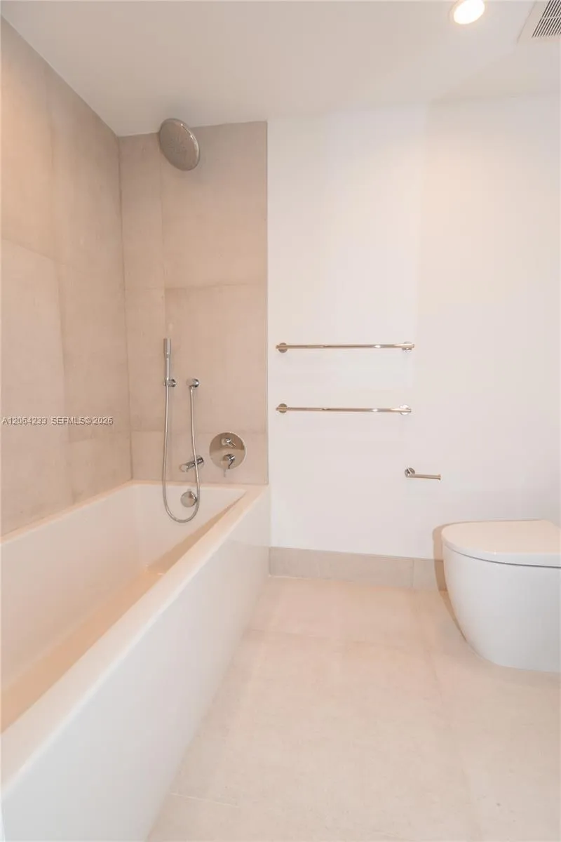 9221 E Bay Harbor Drive #307 Bay Harbor Islands, FL 33154