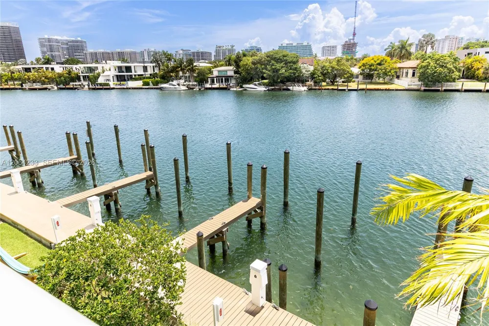 9221 E Bay Harbor Drive #307 Bay Harbor Islands, FL 33154