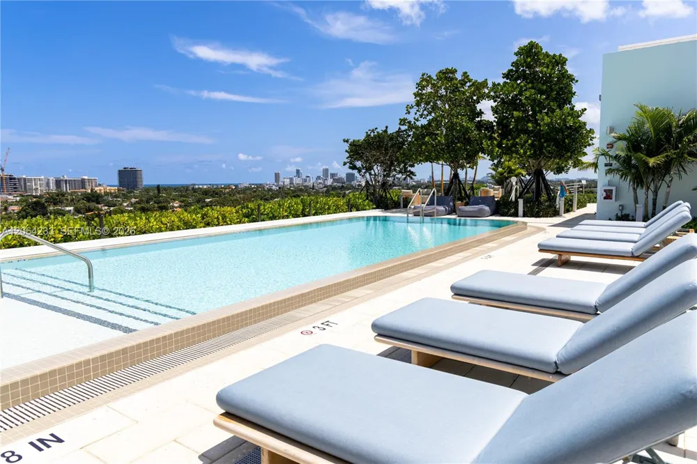 9221 E Bay Harbor Drive #307 Bay Harbor Islands, FL 33154