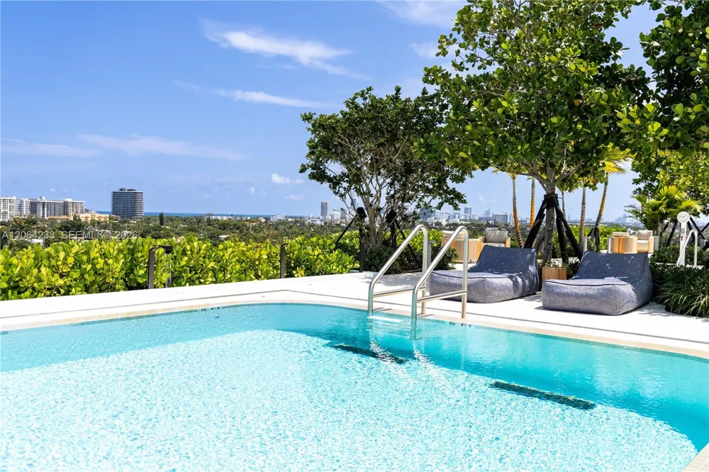 9221 E Bay Harbor Drive #307 Bay Harbor Islands, FL 33154