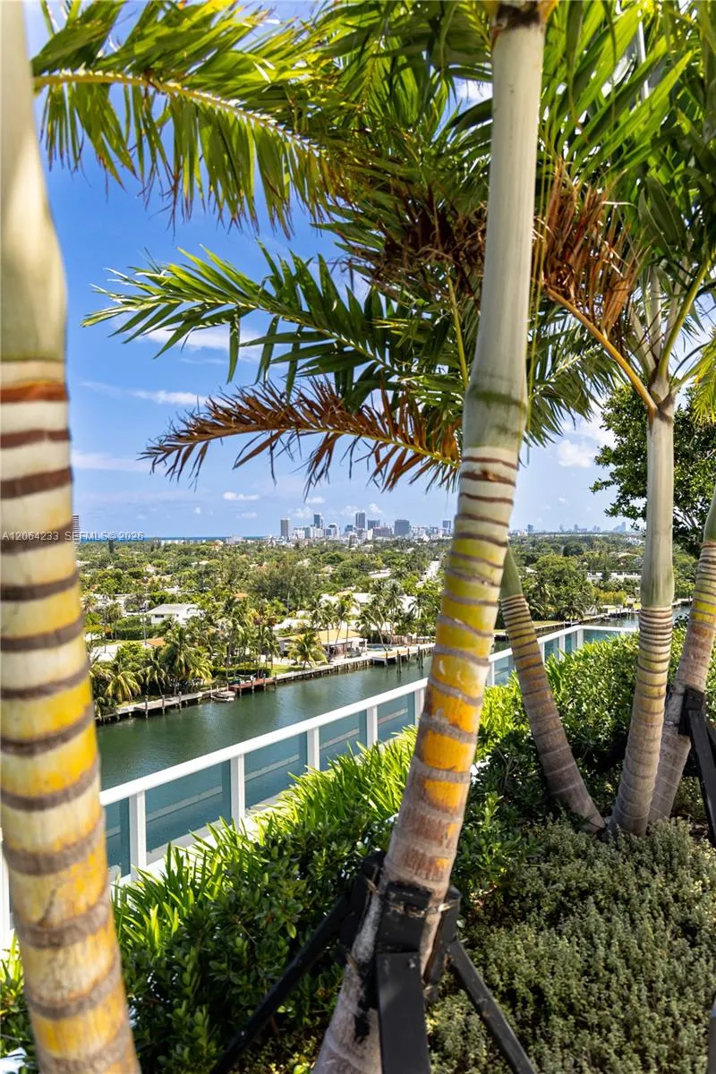 9221 E Bay Harbor Drive #307 Bay Harbor Islands, FL 33154
