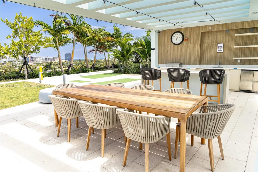 9221 E Bay Harbor Drive #307 Bay Harbor Islands, FL 33154