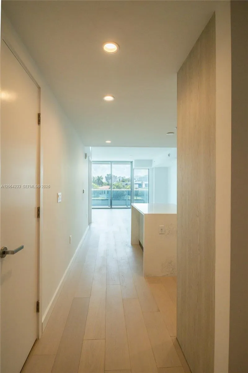 9221 E Bay Harbor Drive #307 Bay Harbor Islands, FL 33154