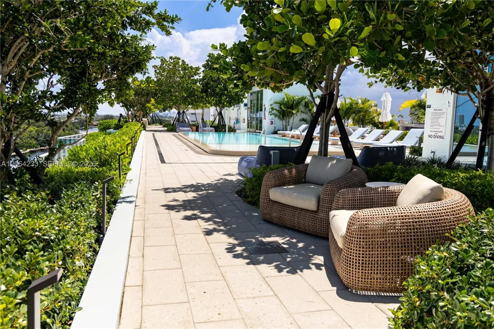 9221 E Bay Harbor Drive #307 Bay Harbor Islands, FL 33154