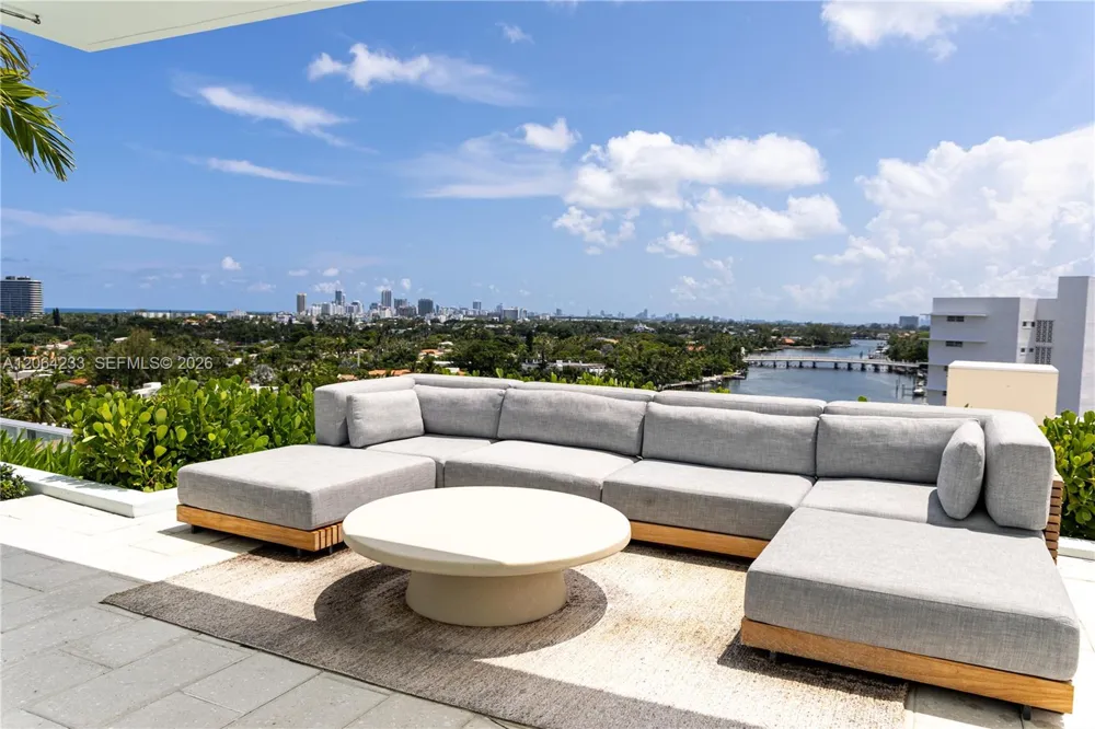 9221 E Bay Harbor Drive #307 Bay Harbor Islands, FL 33154