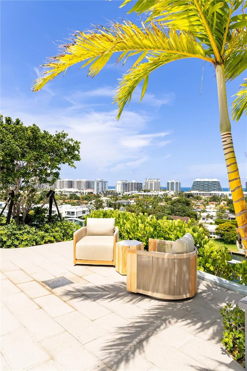 9221 E Bay Harbor Drive #307 Bay Harbor Islands, FL 33154