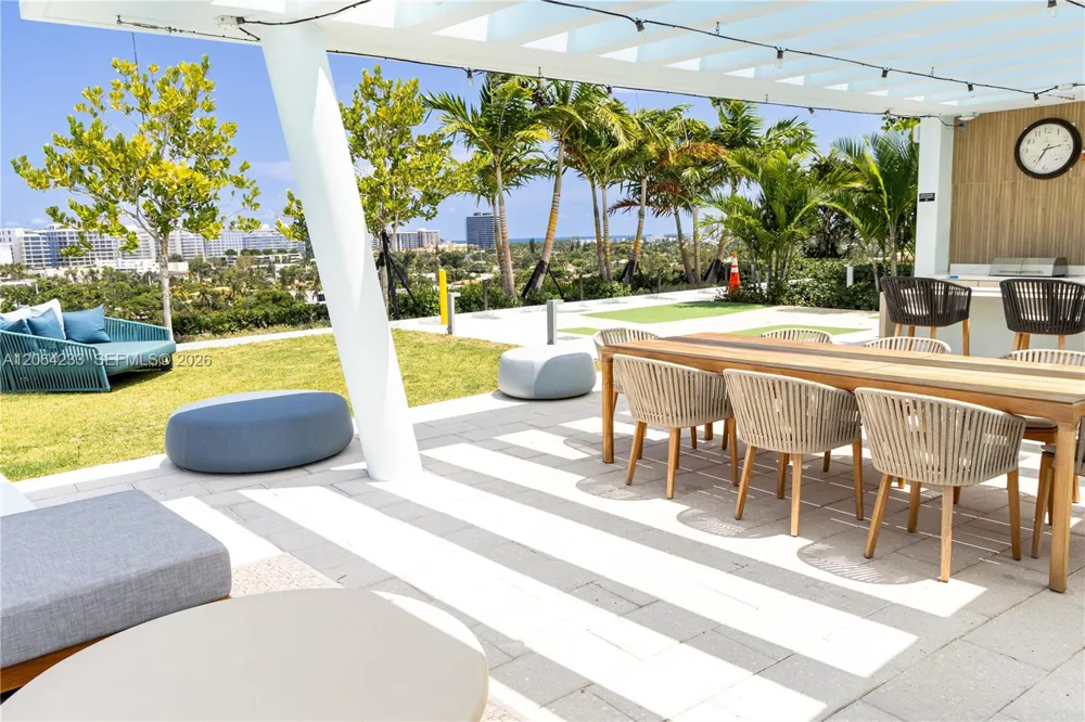 9221 E Bay Harbor Drive #307 Bay Harbor Islands, FL 33154