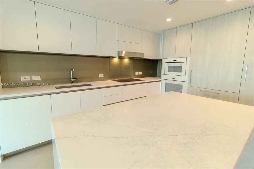 9221 E Bay Harbor Drive #307 Bay Harbor Islands, FL 33154