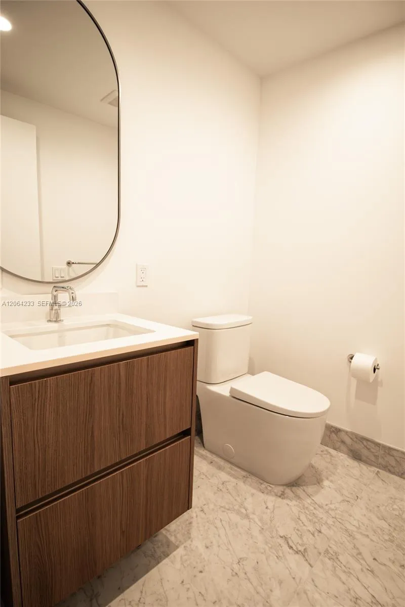9221 E Bay Harbor Drive #307 Bay Harbor Islands, FL 33154