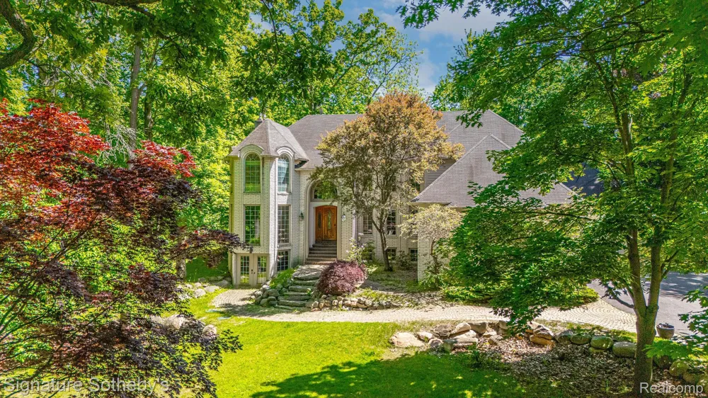 2855 Cranbrook Ridge Court Oakland Charter Township, MI 48306