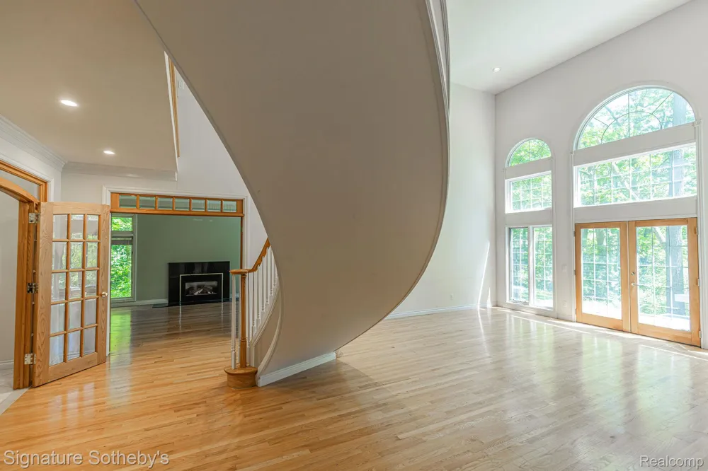 2855 Cranbrook Ridge Court Oakland Charter Township, MI 48306