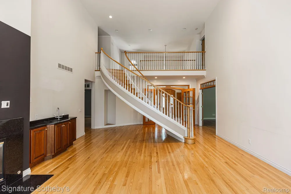 2855 Cranbrook Ridge Court Oakland Charter Township, MI 48306