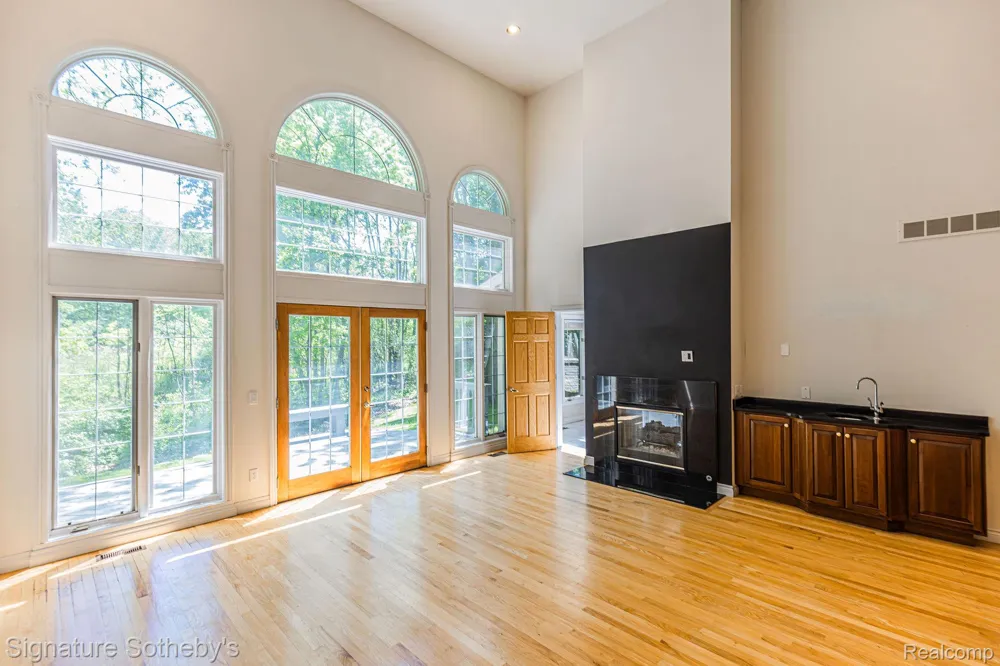 2855 Cranbrook Ridge Court Oakland Charter Township, MI 48306