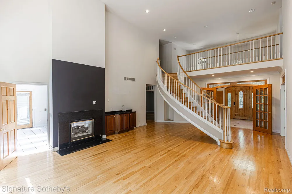 2855 Cranbrook Ridge Court Oakland Charter Township, MI 48306