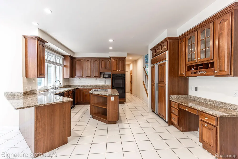 2855 Cranbrook Ridge Court Oakland Charter Township, MI 48306
