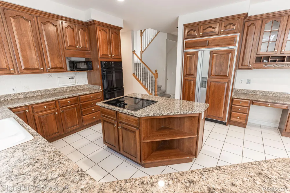 2855 Cranbrook Ridge Court Oakland Charter Township, MI 48306