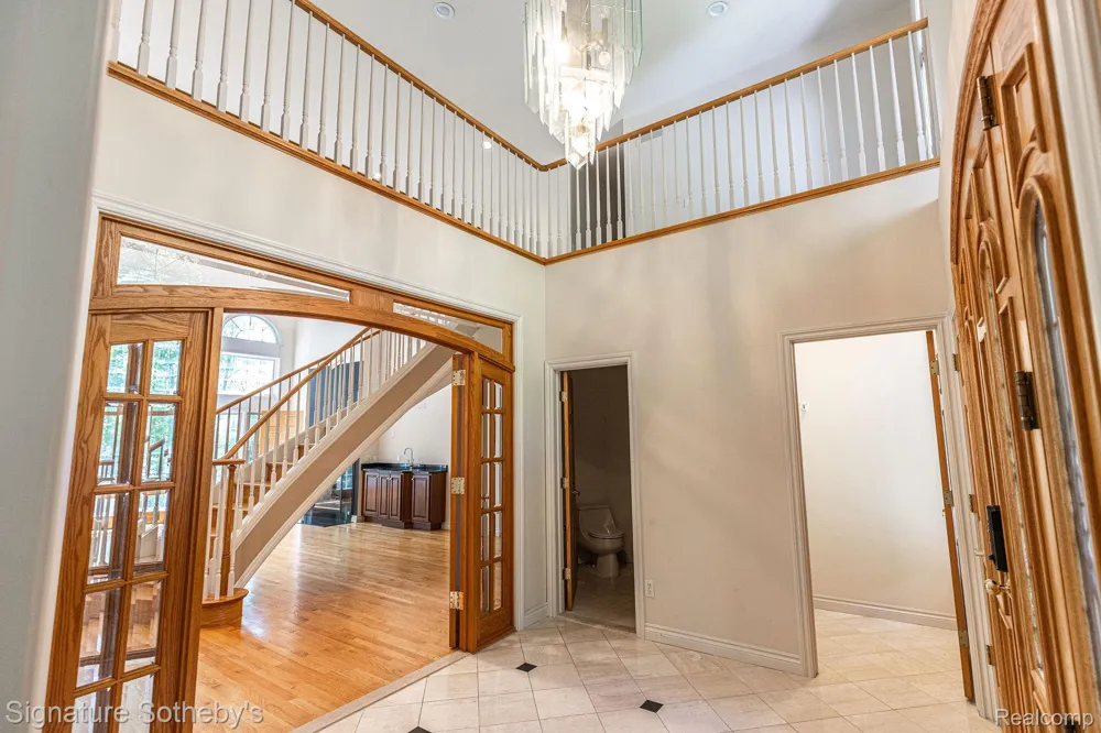 2855 Cranbrook Ridge Court Oakland Charter Township, MI 48306