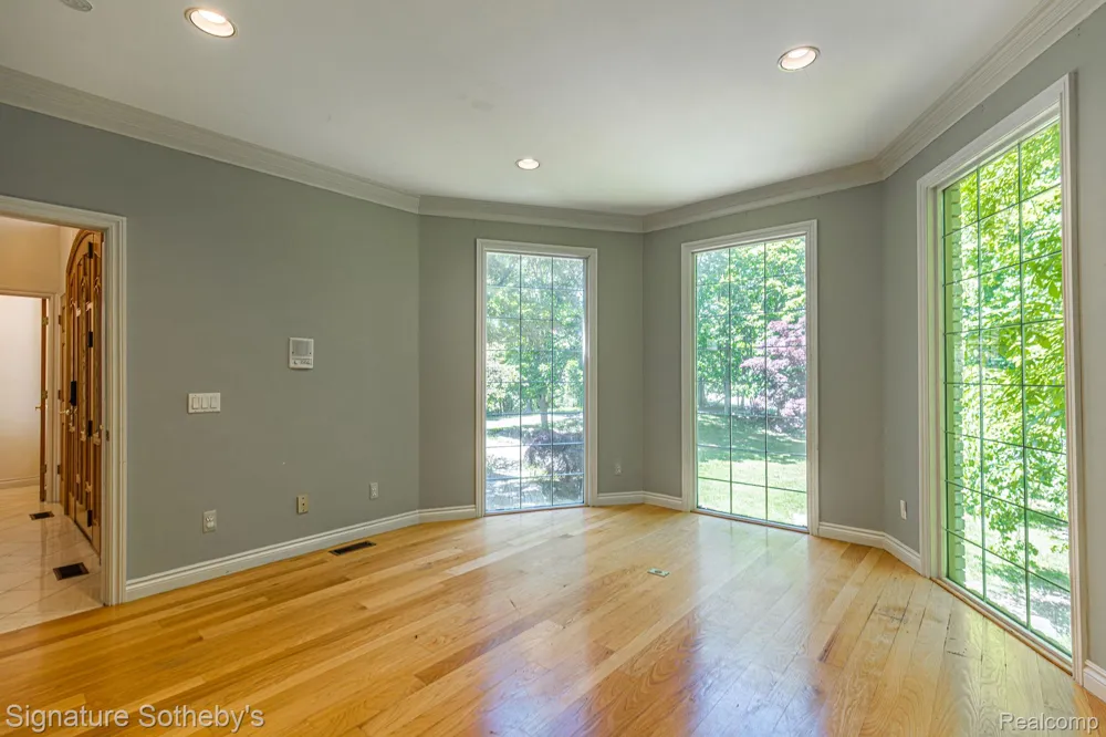 2855 Cranbrook Ridge Court Oakland Charter Township, MI 48306