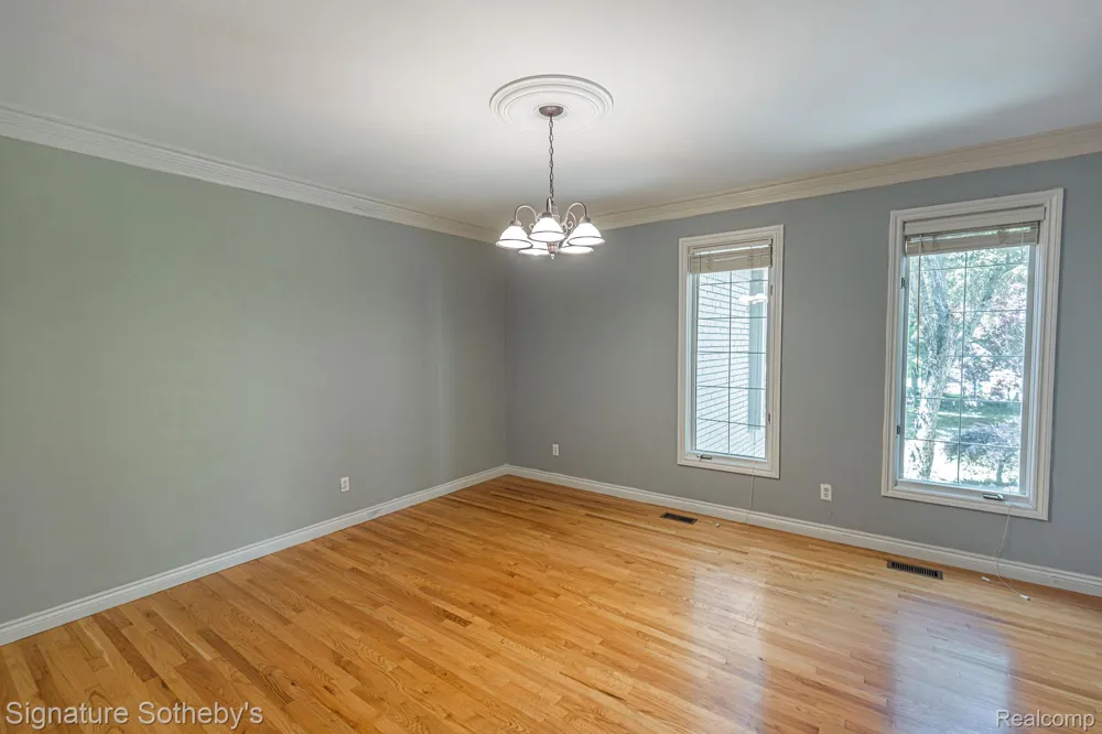 2855 Cranbrook Ridge Court Oakland Charter Township, MI 48306