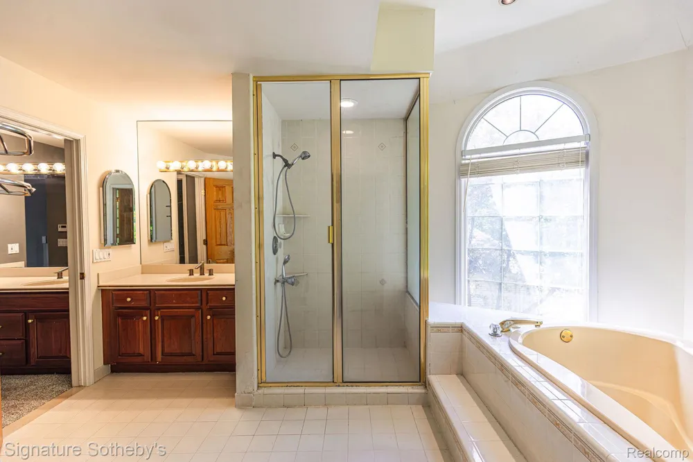 2855 Cranbrook Ridge Court Oakland Charter Township, MI 48306