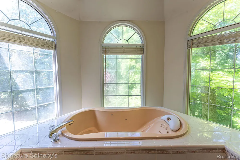 2855 Cranbrook Ridge Court Oakland Charter Township, MI 48306