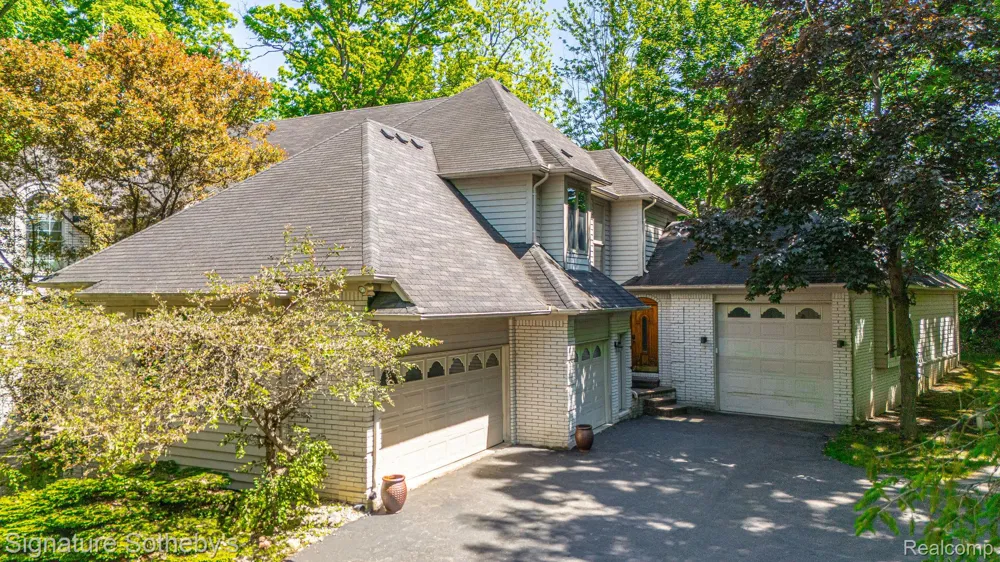 2855 Cranbrook Ridge Court Oakland Charter Township, MI 48306