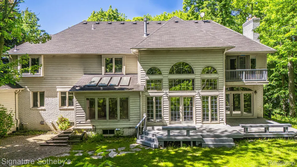2855 Cranbrook Ridge Court Oakland Charter Township, MI 48306