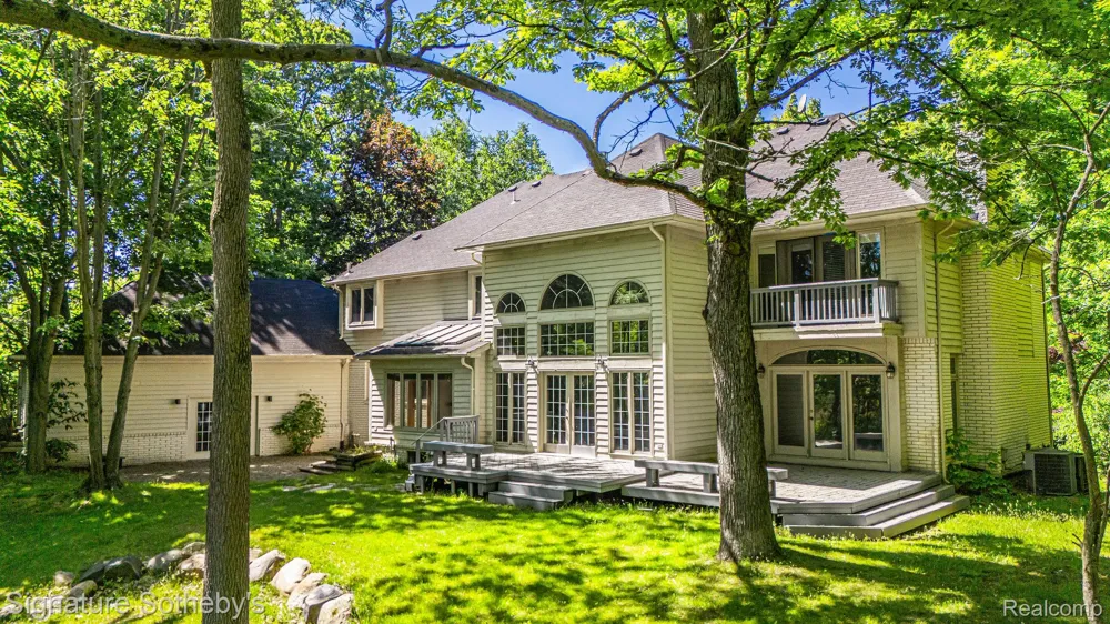 2855 Cranbrook Ridge Court Oakland Charter Township, MI 48306