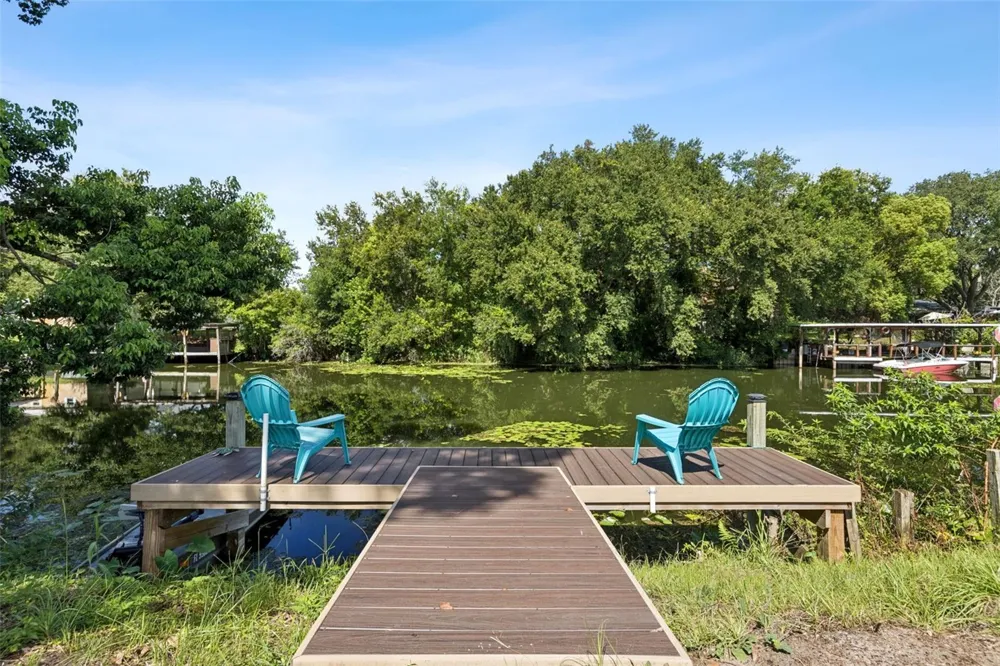 27821 LOIS DRIVE Tavares, FL 32778