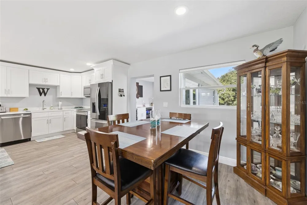 27821 LOIS DRIVE Tavares, FL 32778