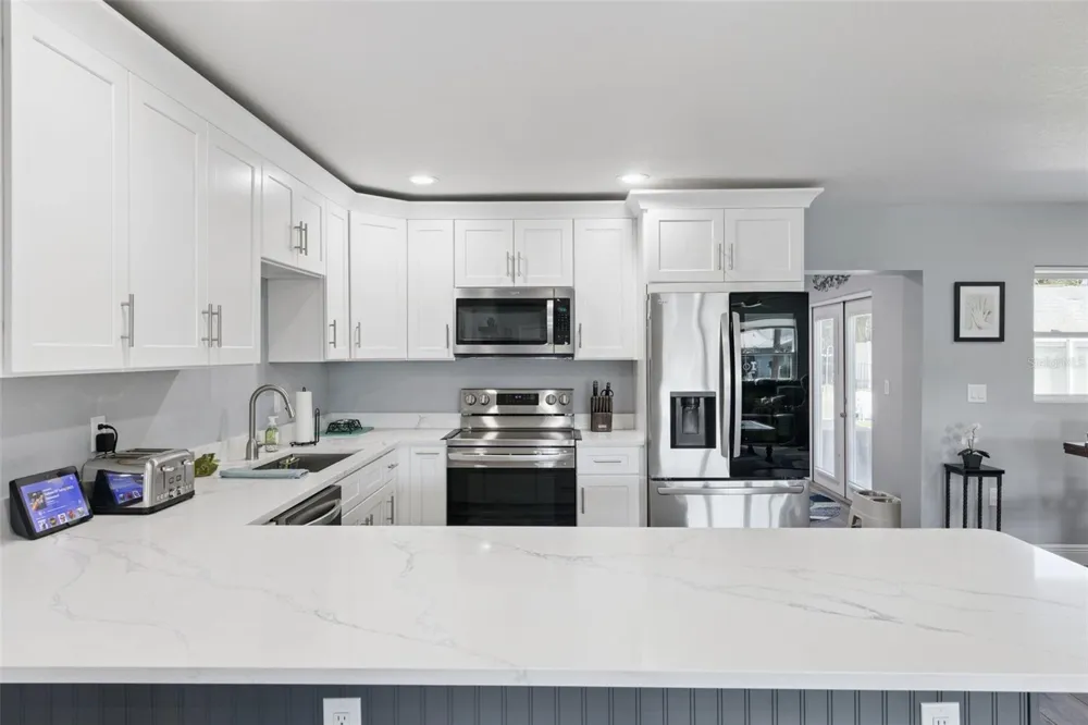 27821 LOIS DRIVE Tavares, FL 32778