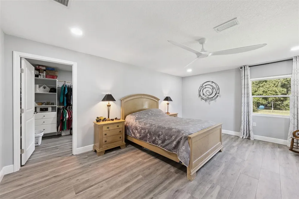 27821 LOIS DRIVE Tavares, FL 32778