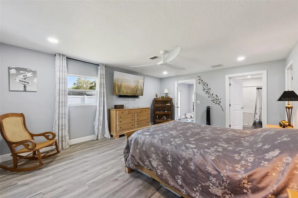 27821 LOIS DRIVE Tavares, FL 32778