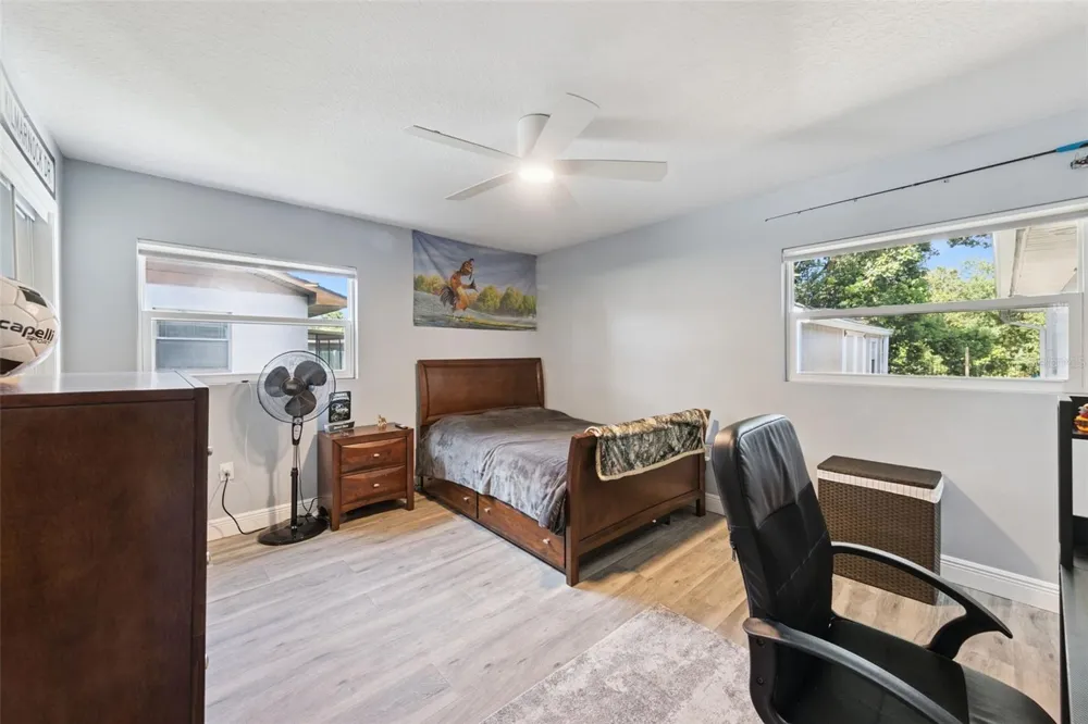 27821 LOIS DRIVE Tavares, FL 32778