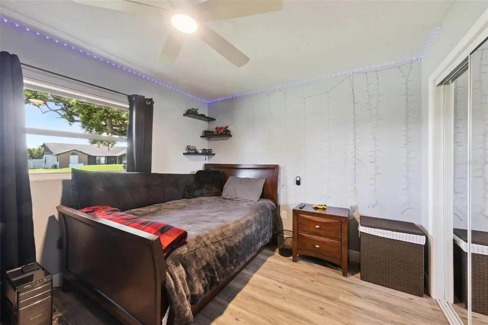 27821 LOIS DRIVE Tavares, FL 32778