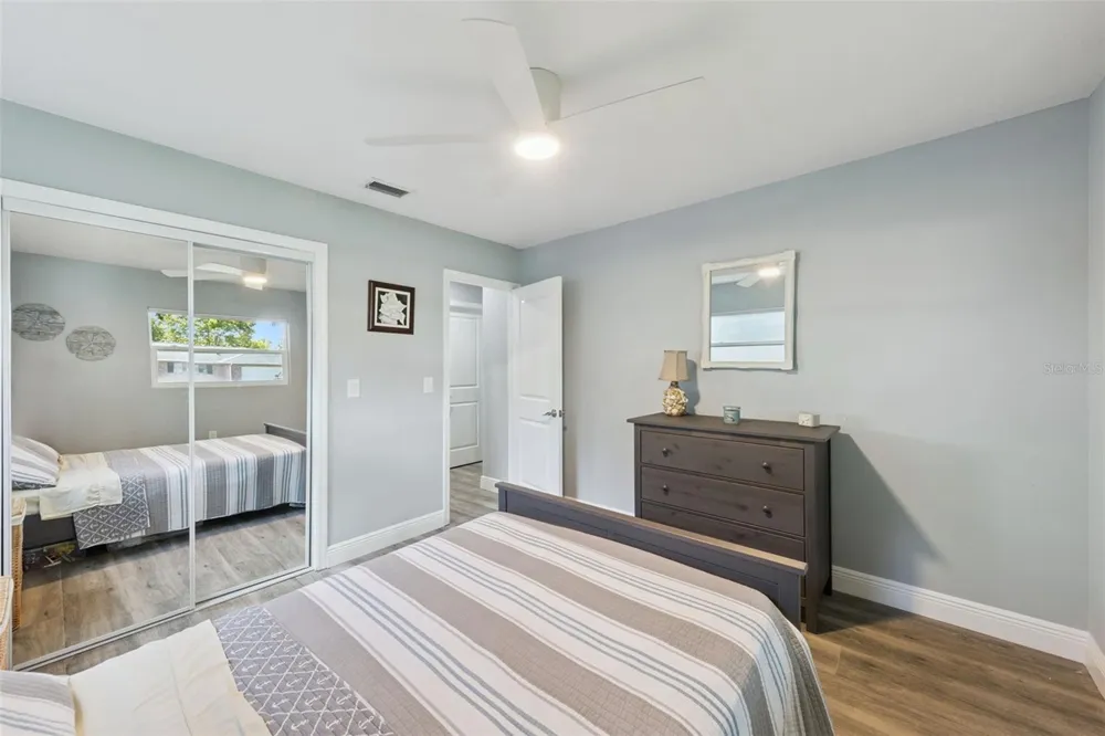27821 LOIS DRIVE Tavares, FL 32778