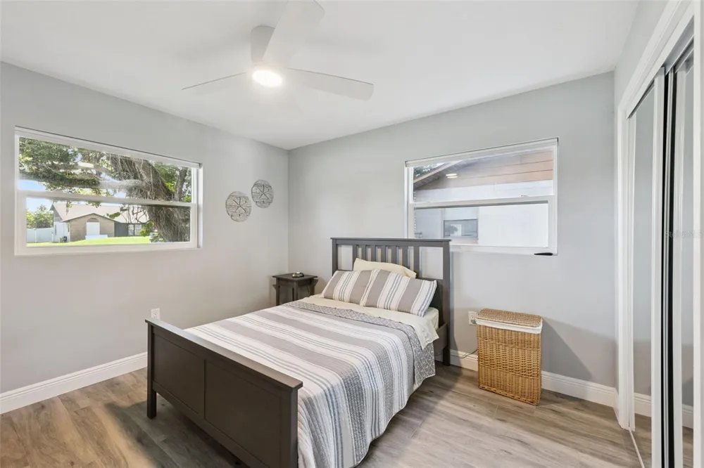27821 LOIS DRIVE Tavares, FL 32778