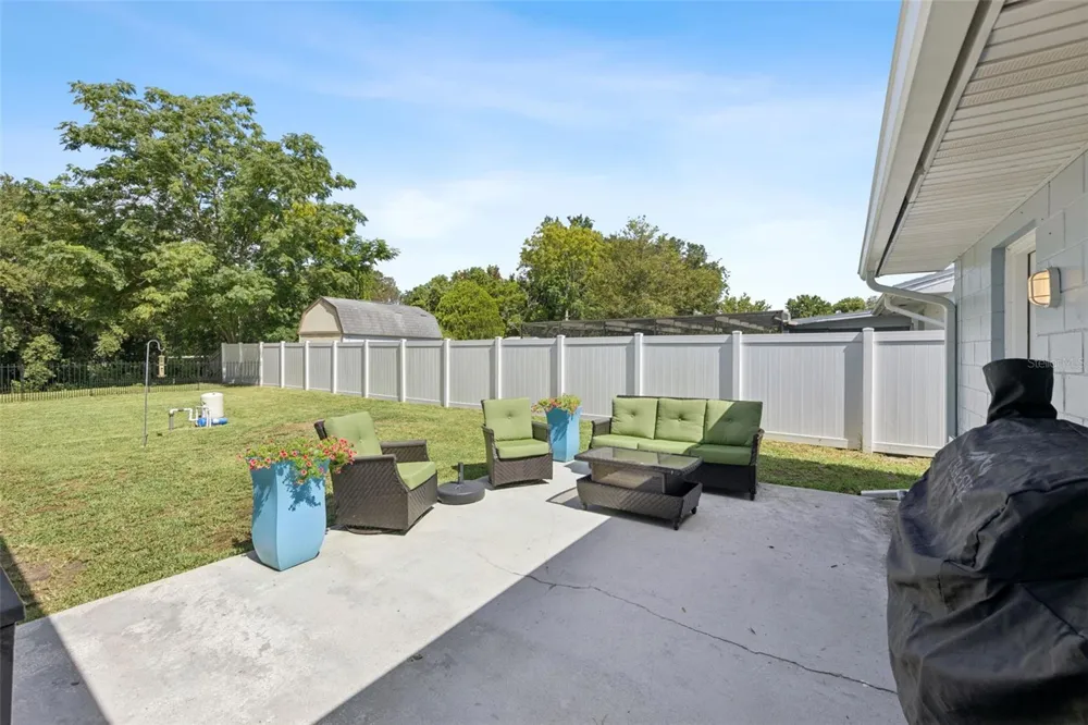 27821 LOIS DRIVE Tavares, FL 32778