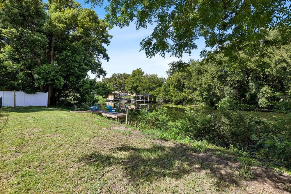 27821 LOIS DRIVE Tavares, FL 32778