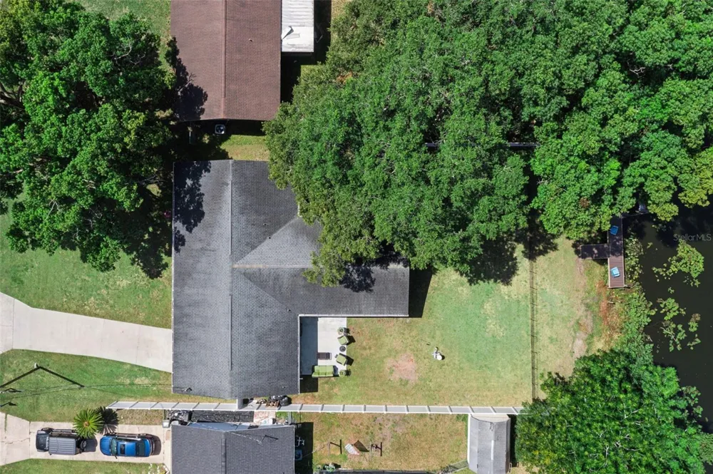 27821 LOIS DRIVE Tavares, FL 32778