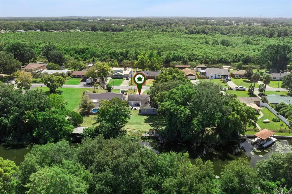 27821 LOIS DRIVE Tavares, FL 32778