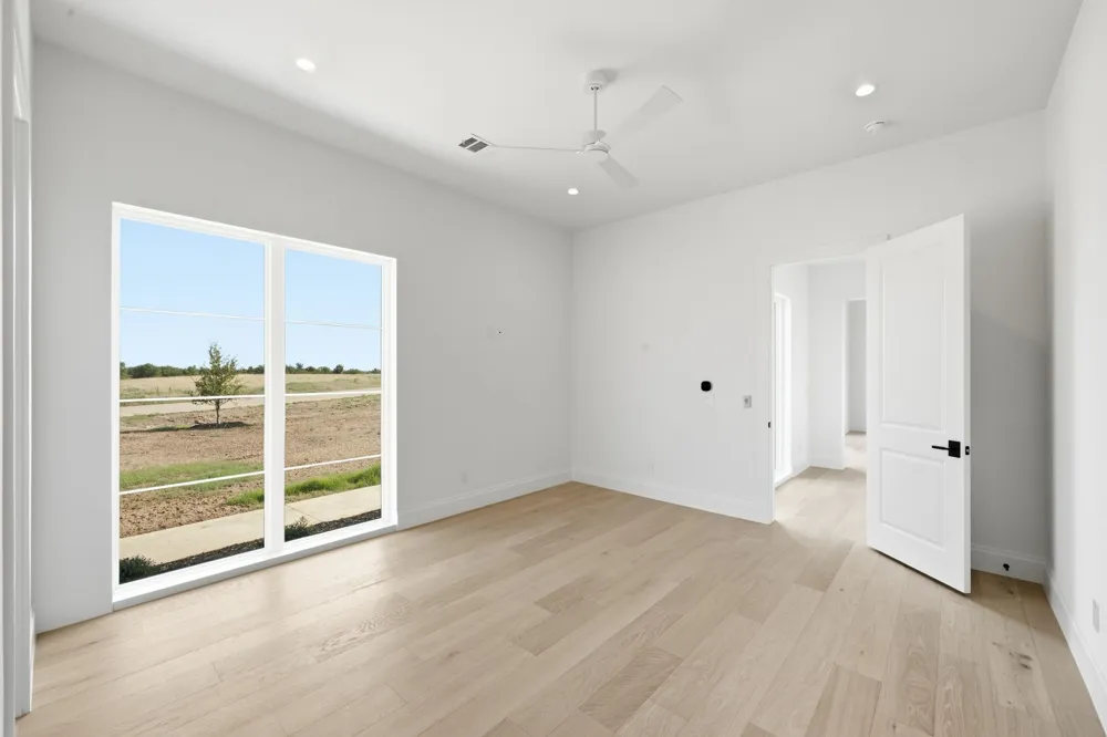 920 Waters Edge Sanger, TX 76266