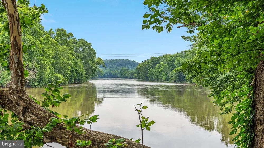57 CRESTVIEW Front Royal, VA 22630