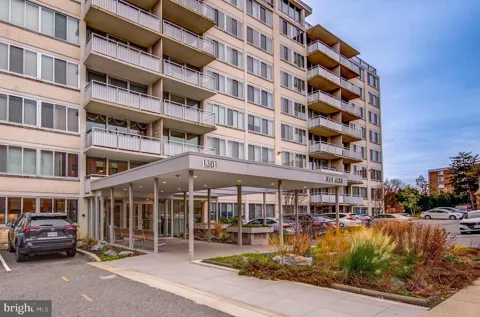 1301 S ARLINGTON RIDGE ROAD #811