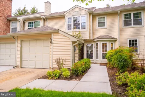 3 TOWPATH COURT