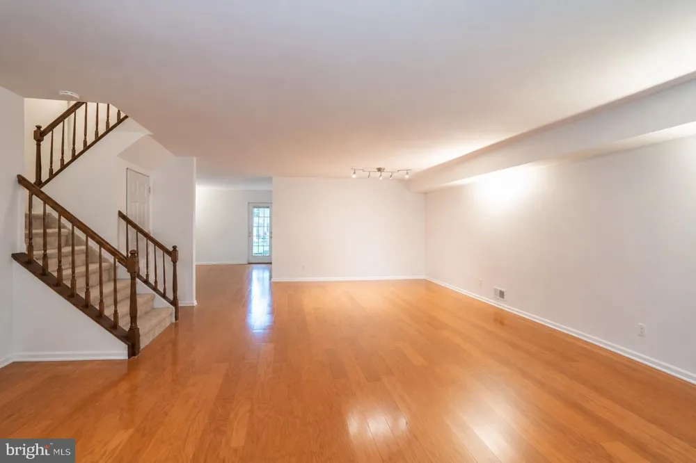 3 TOWPATH COURT Princeton, NJ 08540