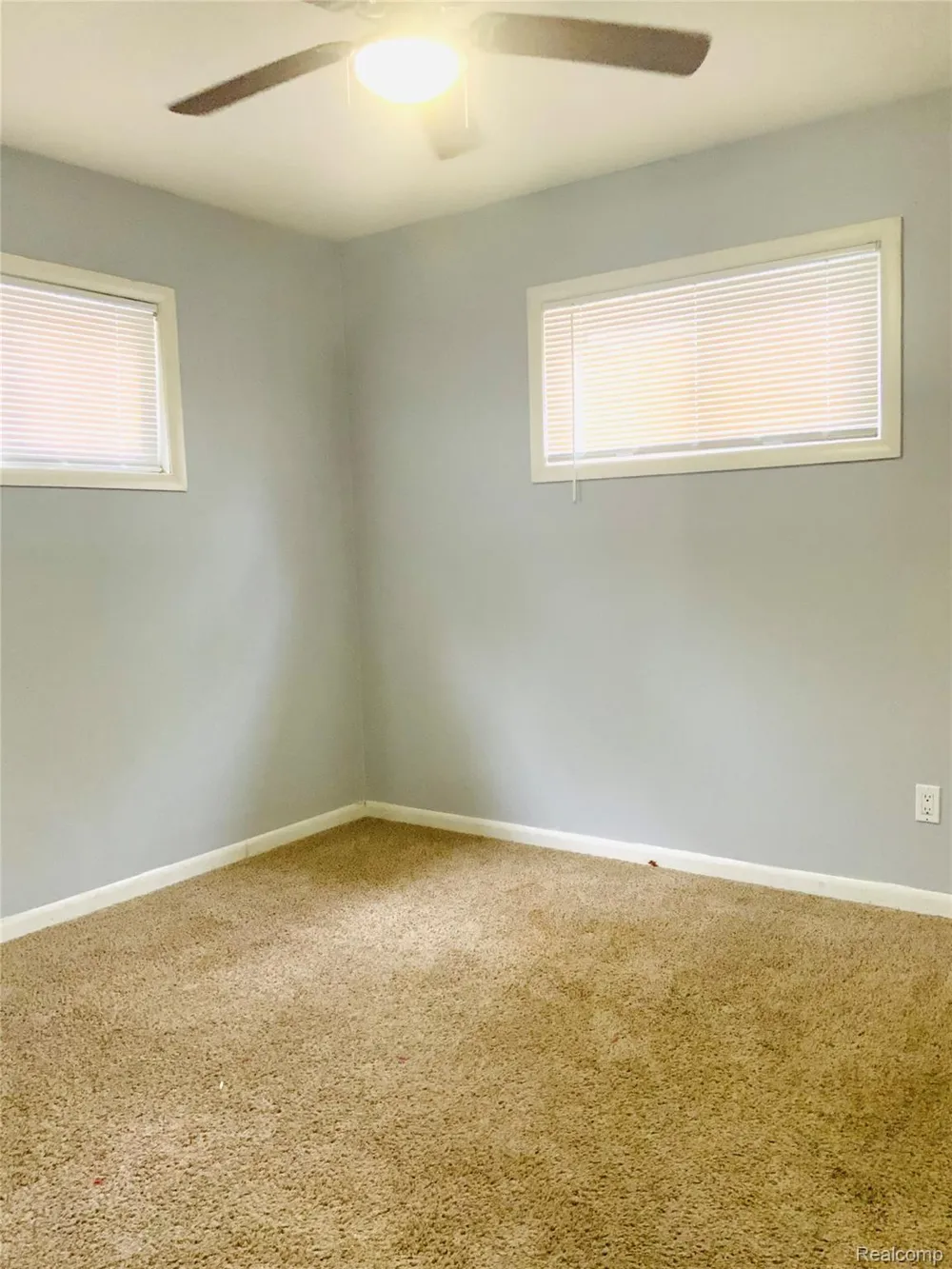 6475 Highland Street Dearborn Heights City, MI 48127