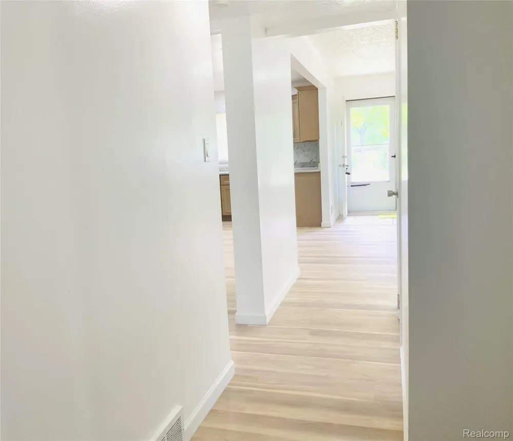 6475 Highland Street Dearborn Heights City, MI 48127