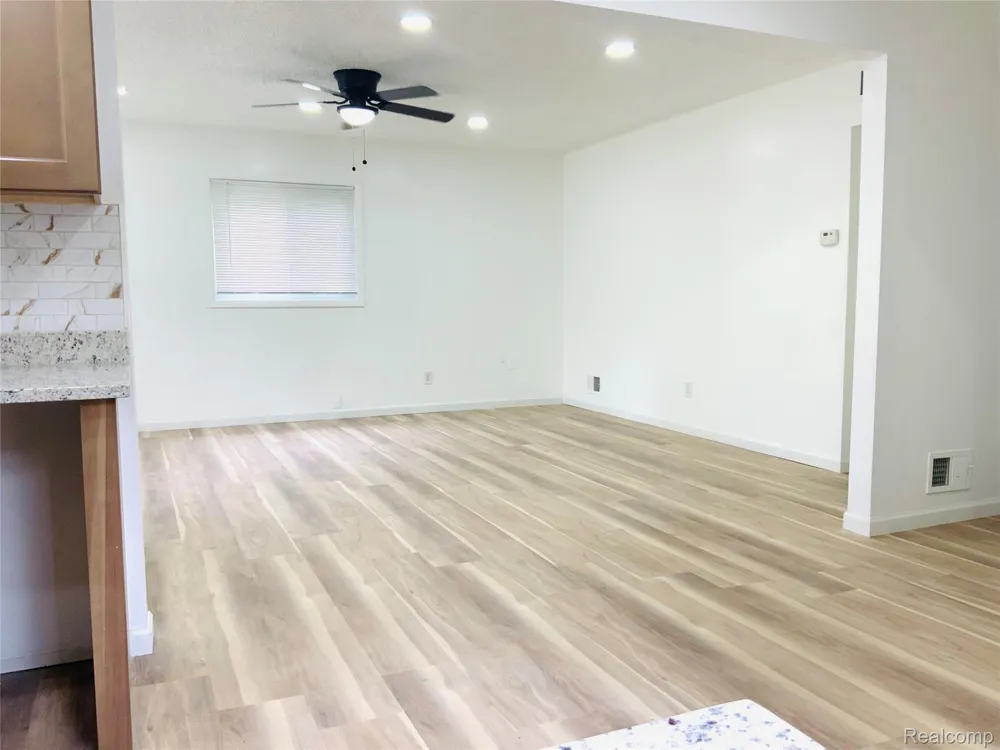 6475 Highland Street Dearborn Heights City, MI 48127